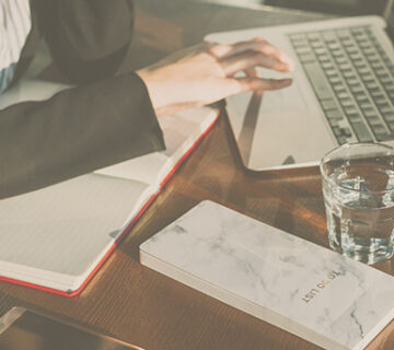 كتابة العقود